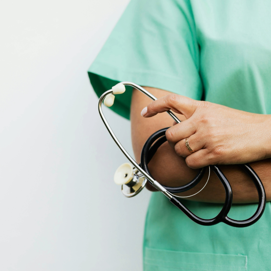 <p>Revīzija: pa&scaron;mērķis uzturēt sadrumstaloto slimnīcu tīklu, nevis pacientu intereses</p>