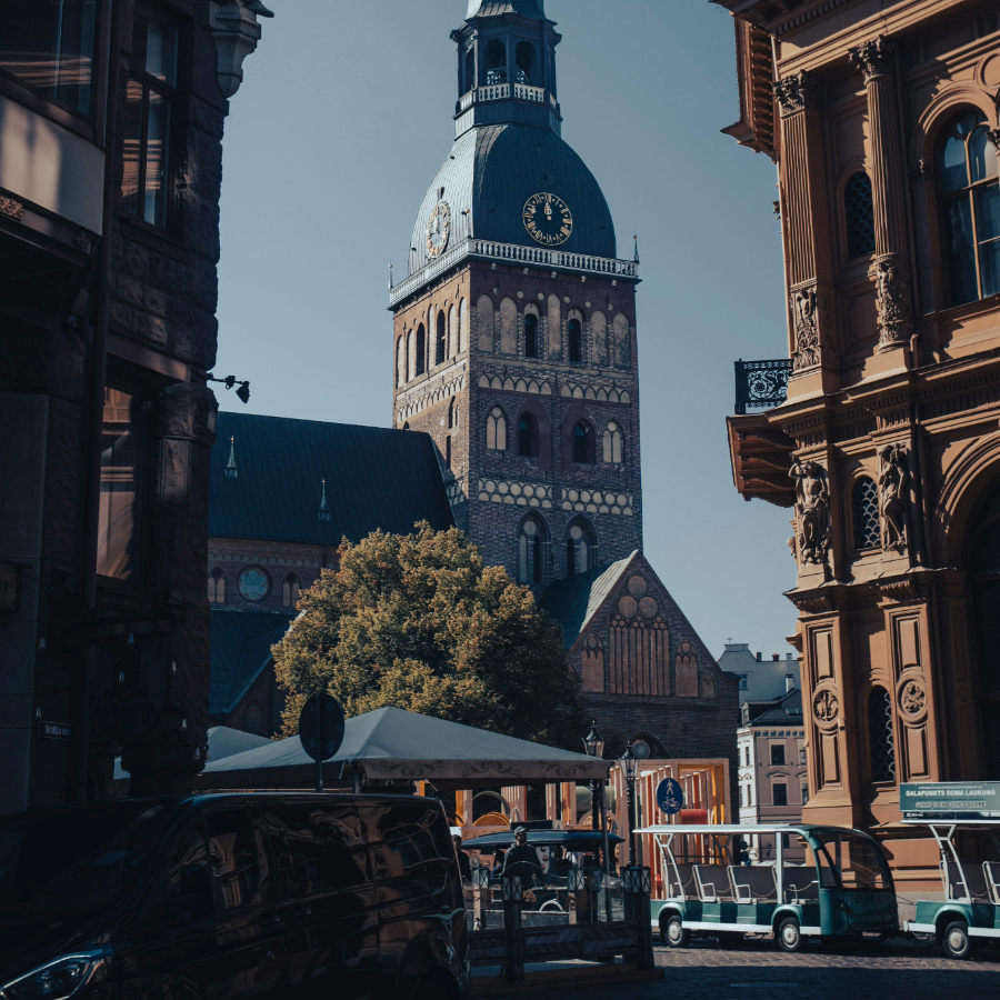 <p>Vasarā tūristu skaits Latvijā samazinājies</p>