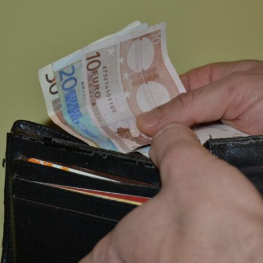 <p>Gandrīz puse iedzīvotāju neveido uzkrājumus; dro&scaron;ības spilvens ir tikai piektdaļai iedzīvotāju</p>