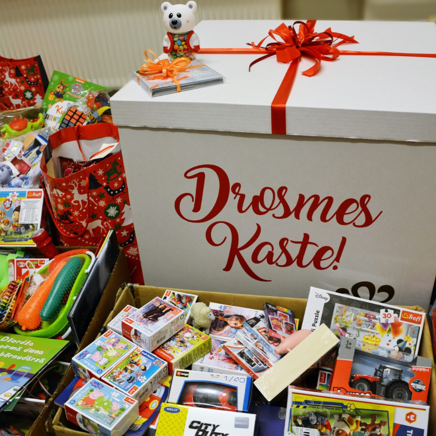 <p>Akcijā aicina bez maksas sūtīt rotaļlietas Bērnu slimnīcas "Drosmes kastēm"</p>