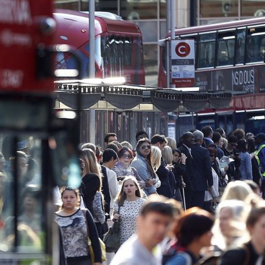 <p>Londonas metro darbinieki sāku&scaron;i piecu dienu streiku</p>
