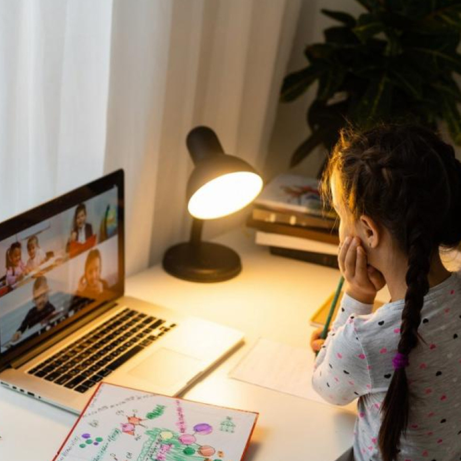 <p>Saeima atbalsta tālmācības būtisku ierobežo&scaron;anu&nbsp;</p>