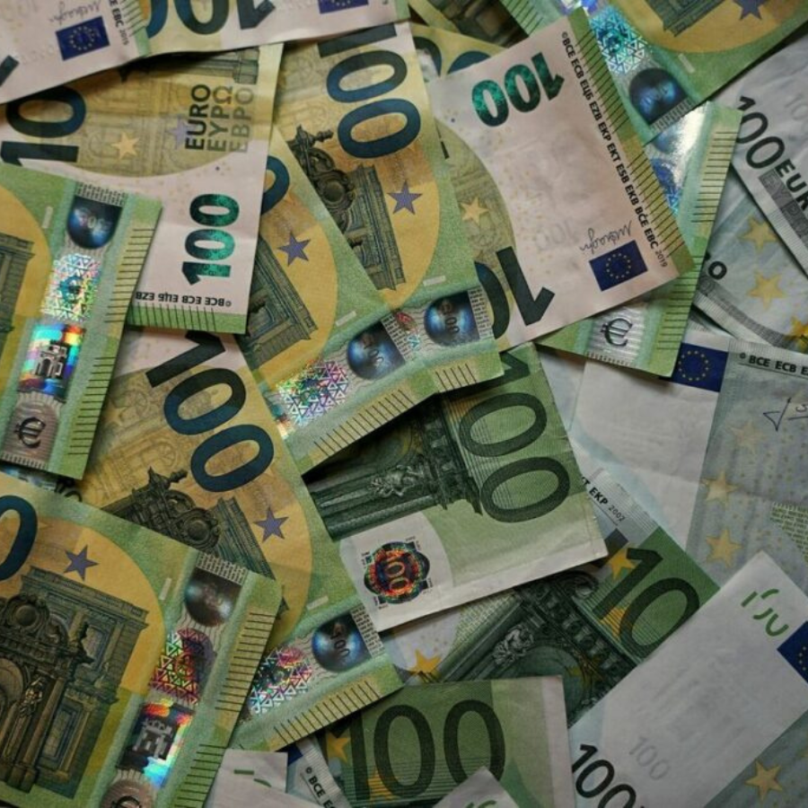 <p>Valsts kase: Latvijas vispārējās valdības parāds pagāju&scaron;ā gada beigās veidoja 46,9% no IKP</p>