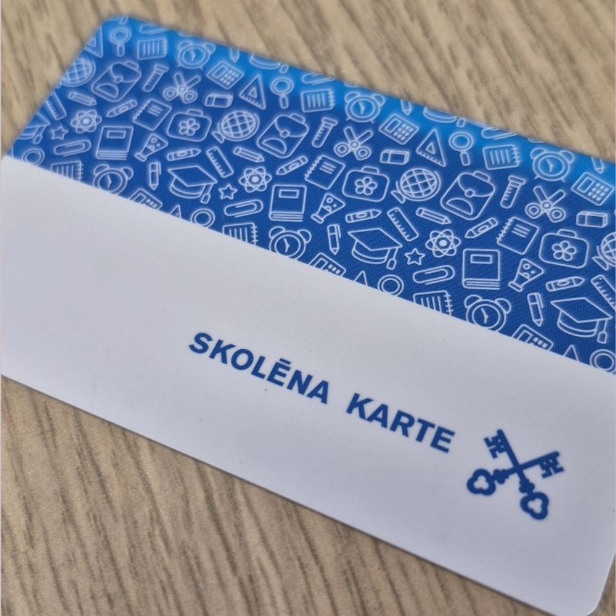 <p>Vēl &scaron;odien attālināti var iesniegt pieteikumus Rīgas skolēna kartei</p>