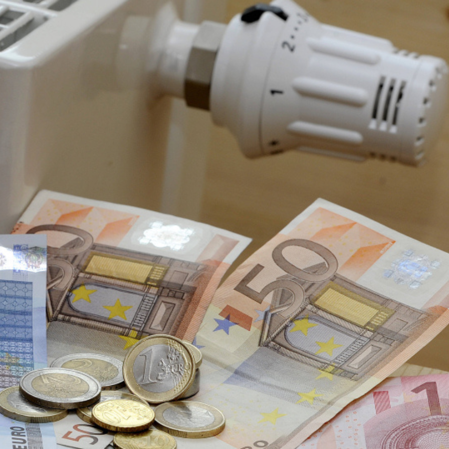 <p>Spriedīs par atbalstu iedzīvotājiem apkures sadārdzinājuma dēļ</p>