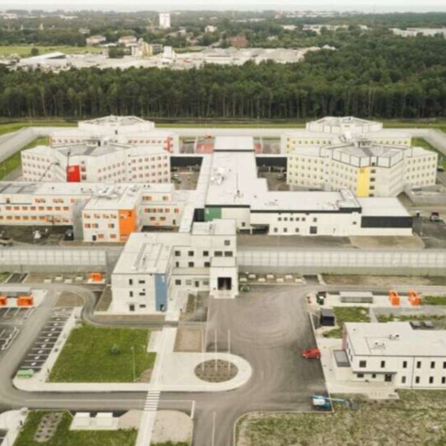 <p>Ar ieslodzīto sekmīgu pārvieto&scaron;anu darbu sācis jaunais Liepājas cietums</p>