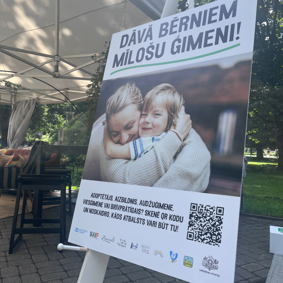 <p>Kampaņā "Dāvā bērniem mīlo&scaron;u ģemeni" aicina atvērt durvis atbalstam</p>