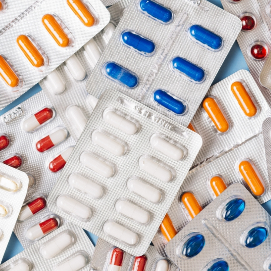 <p>Pilotprojektā Stradiņa slimnīcā pacientiem bez maksas izsniegs antibiotikas ārstē&scaron;anas turpinā&scaron;anai mājās</p>