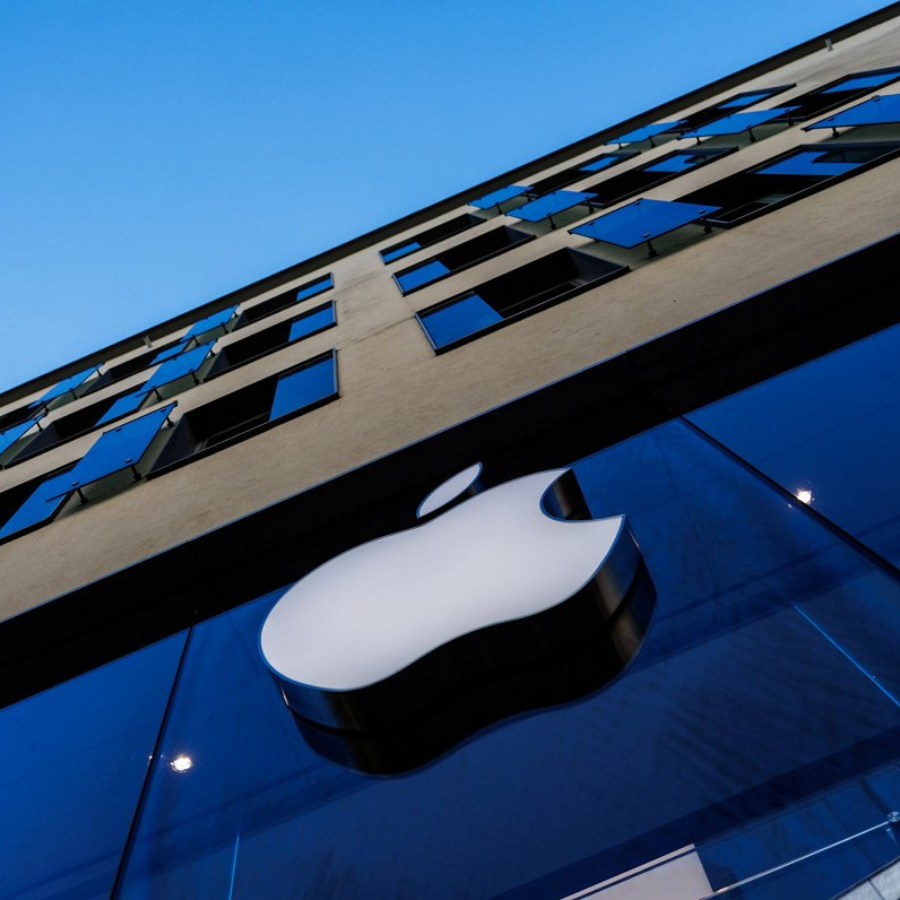 <p>"Apple" atkal kļūst par pasaules vērtīgāko uzņēmumu, pārspējot "Nvidia"</p>