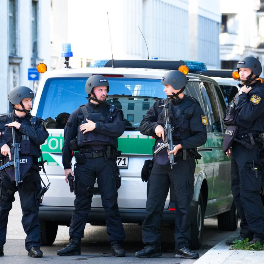 <p>Berlīnē policijas operācijā no&scaron;auts praida terorakta uzbrucējs</p>