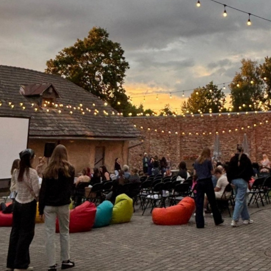 <p>Brīvdabas īsfilmu festivāls &scaron;ovasar viesosies Latgalē un Sēlijā</p>
<p>&nbsp;</p>