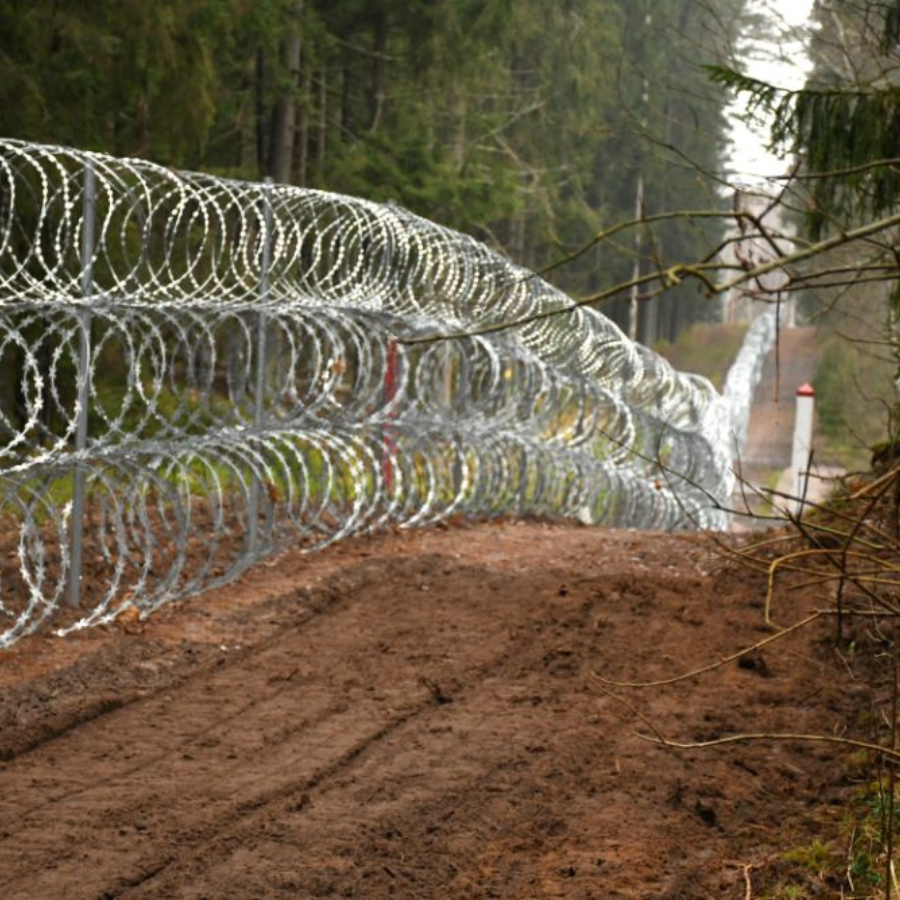 <p>IeM rosina valdību kravas transportam un iedzīvotājiem apturēt robež&scaron;ķērso&scaron;anu ar Baltkrieviju</p>