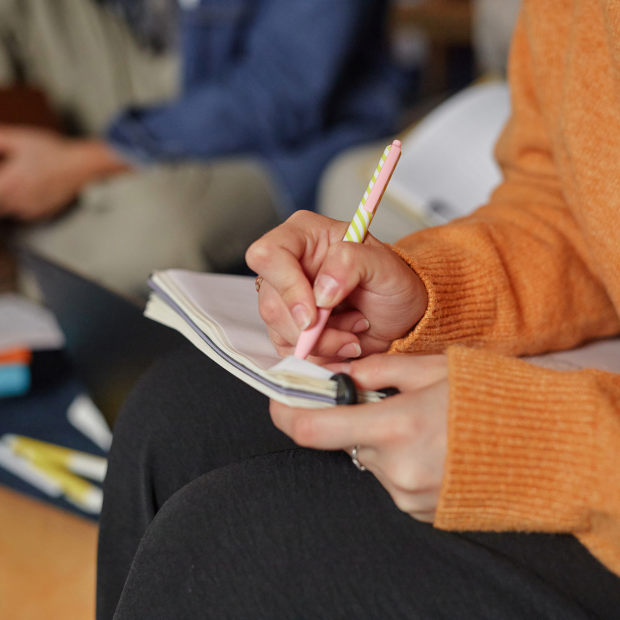 <p>Rīdzinieki var pieteikties bezmaksas latvie&scaron;u valodas kursiem</p>