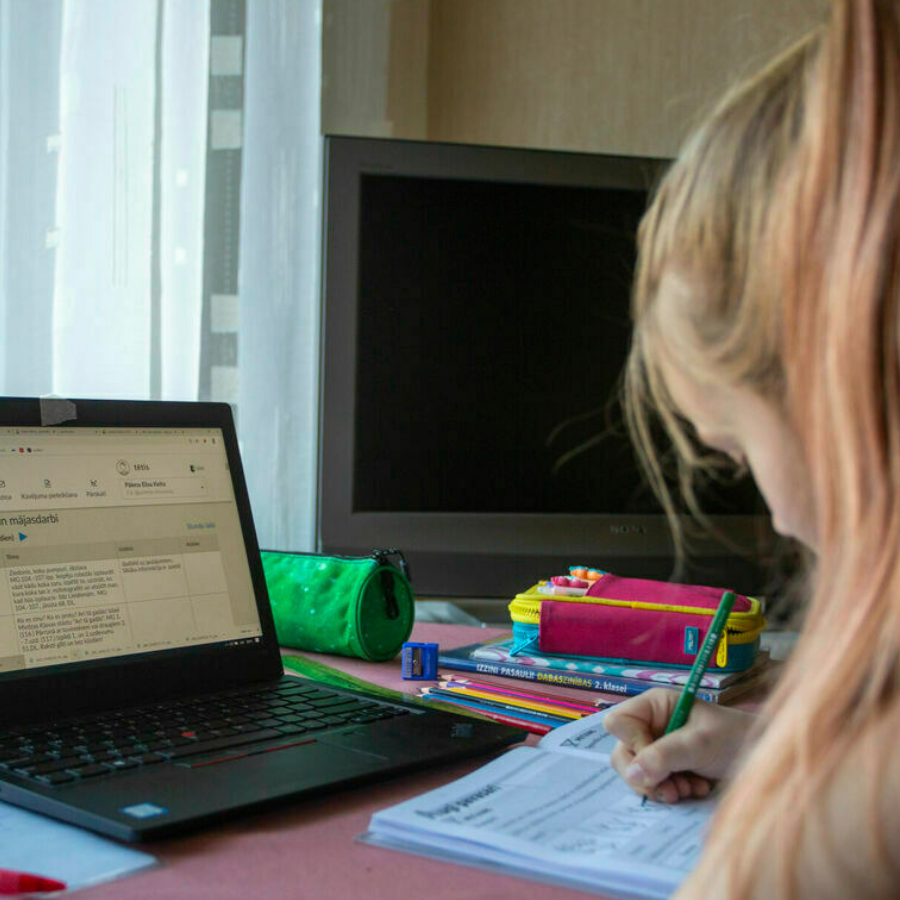 <p>Prezidents nodod otrreizējai caurlūko&scaron;anai likuma grozījumus par tālmācības būtisku ierobežo&scaron;anu</p>