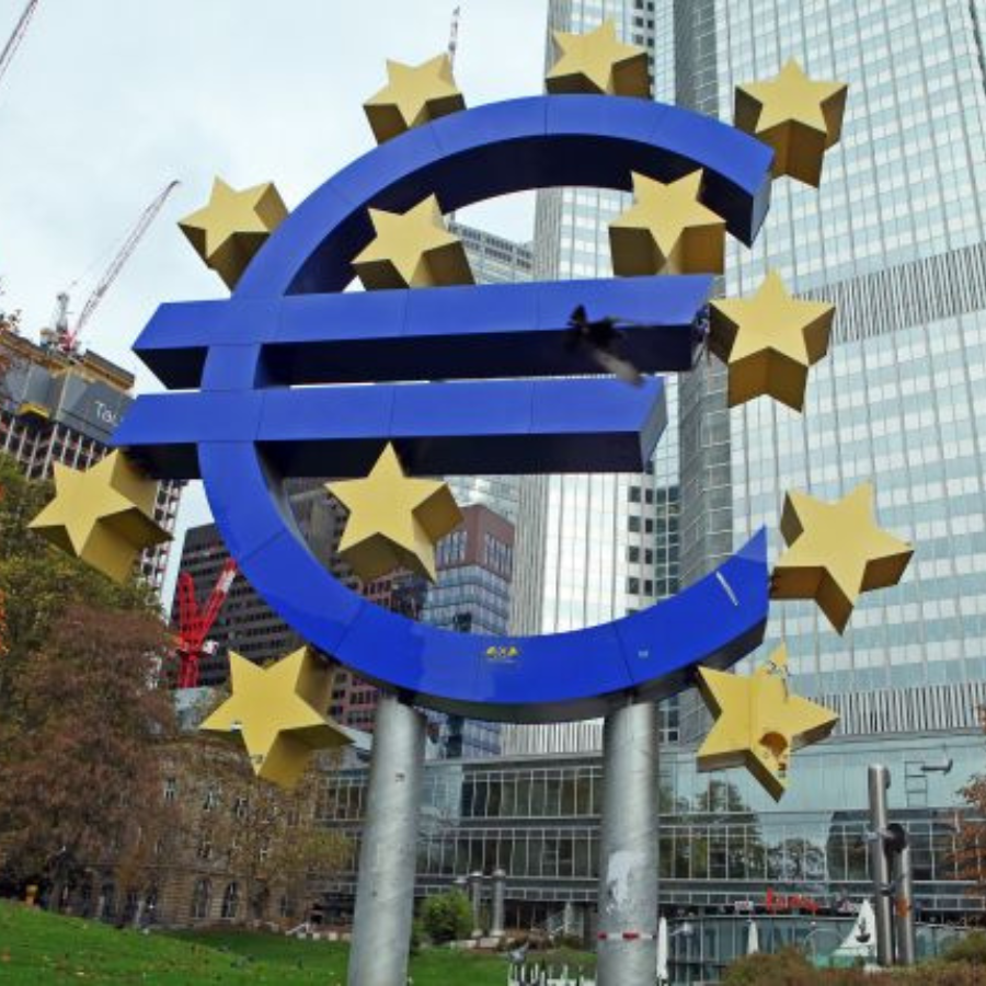 <p>"Eurostat": Gada inflācija eirozonā decembrī sarukusi līdz 2%</p>