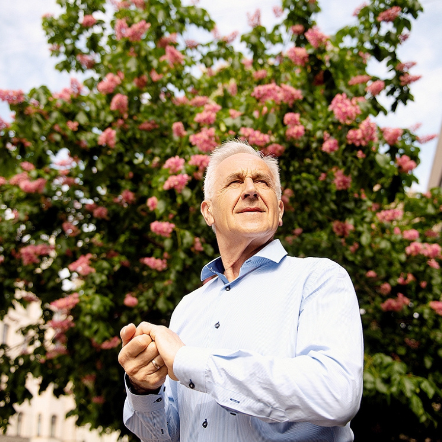 <p>Kormūzikas balvu par mūža ieguldījumu saņems diriģents Eren&scaron;treits</p>