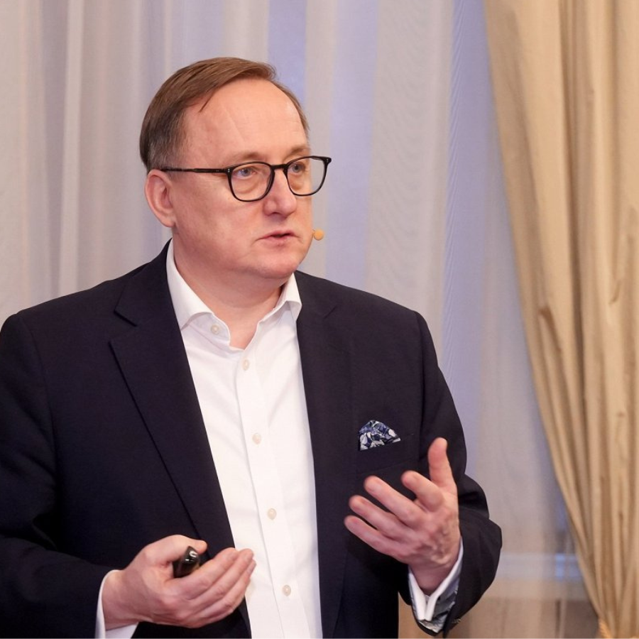 <p>Kazāks izvirzās kā viens no diviem vēlamajiem kandidātiem uz ECB viceprezidenta amatu</p>