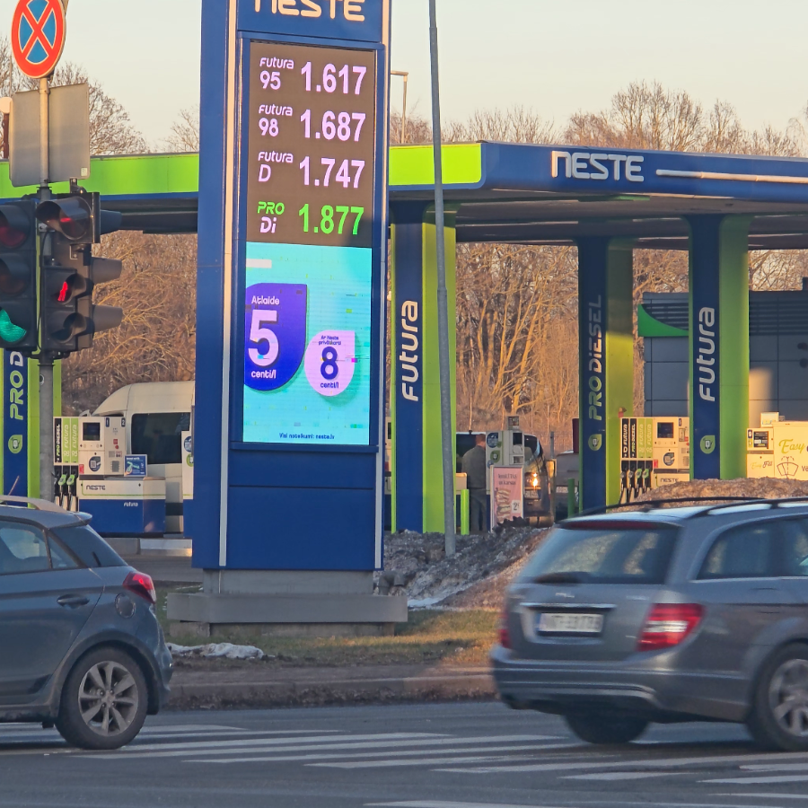 <p>Naftas cenas pakāpu&scaron;ās līdz trīs gados augstākajam līmenim</p>