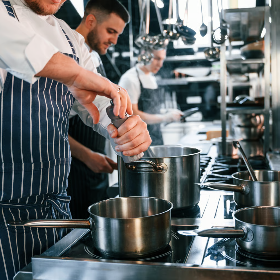 <p>Atsevi&scaron;ķiem ēdinātājiem gada sākumā apgrozījums krities par 10-30%</p>