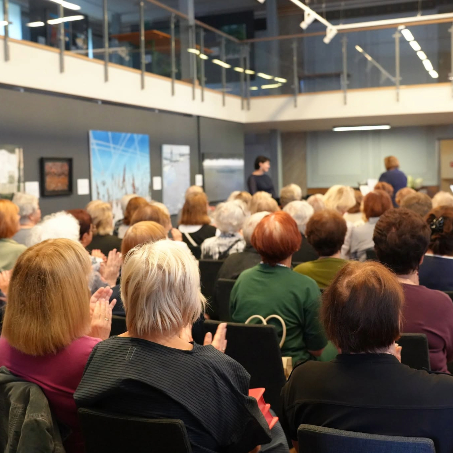 <p>Labklājības ministrija mudina seniorus pieteikties bezmaksas mācībām senioru skolās</p>