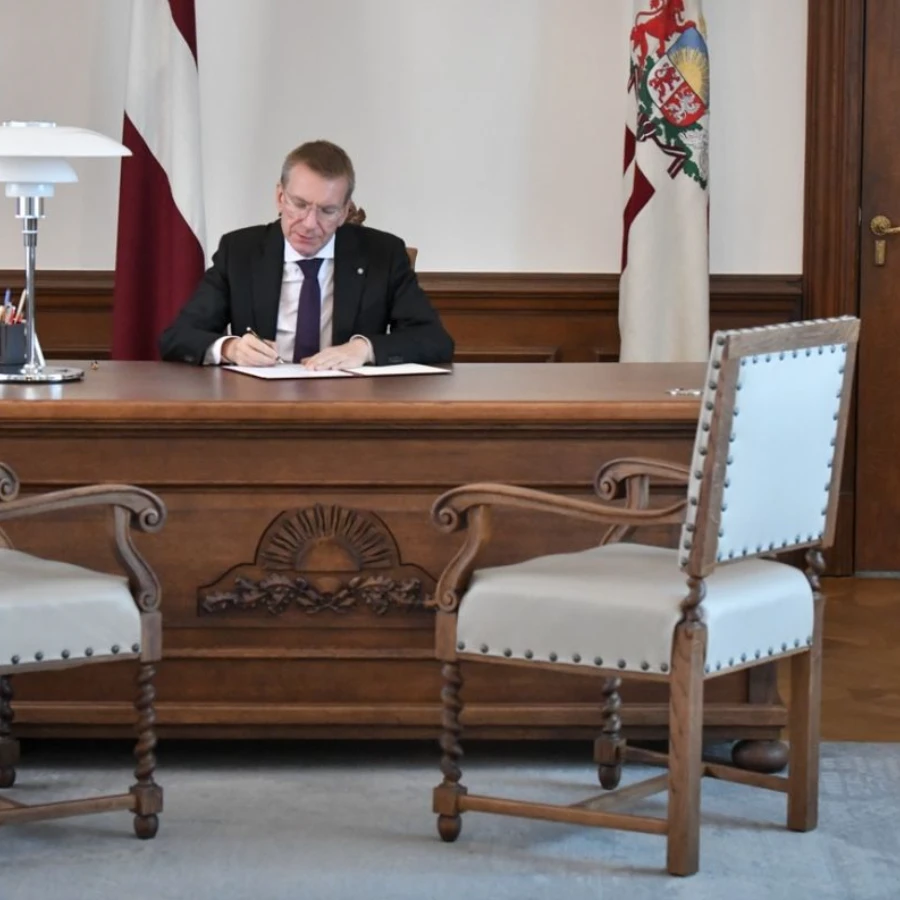 <p>Valsts prezidents nosūta Saeimai otrreizējai caurlūko&scaron;anai grozījumus Administratīvās atbildības likumā</p>