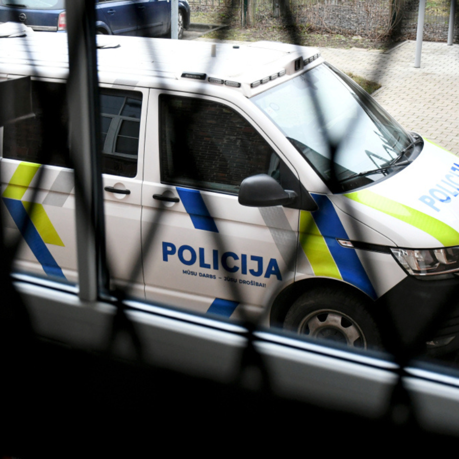 <p>Tiesa atbrīvo no apcietinājuma par sankciju pārkāp&scaron;anu apsūdzēto Gu&scaron;činu</p>
