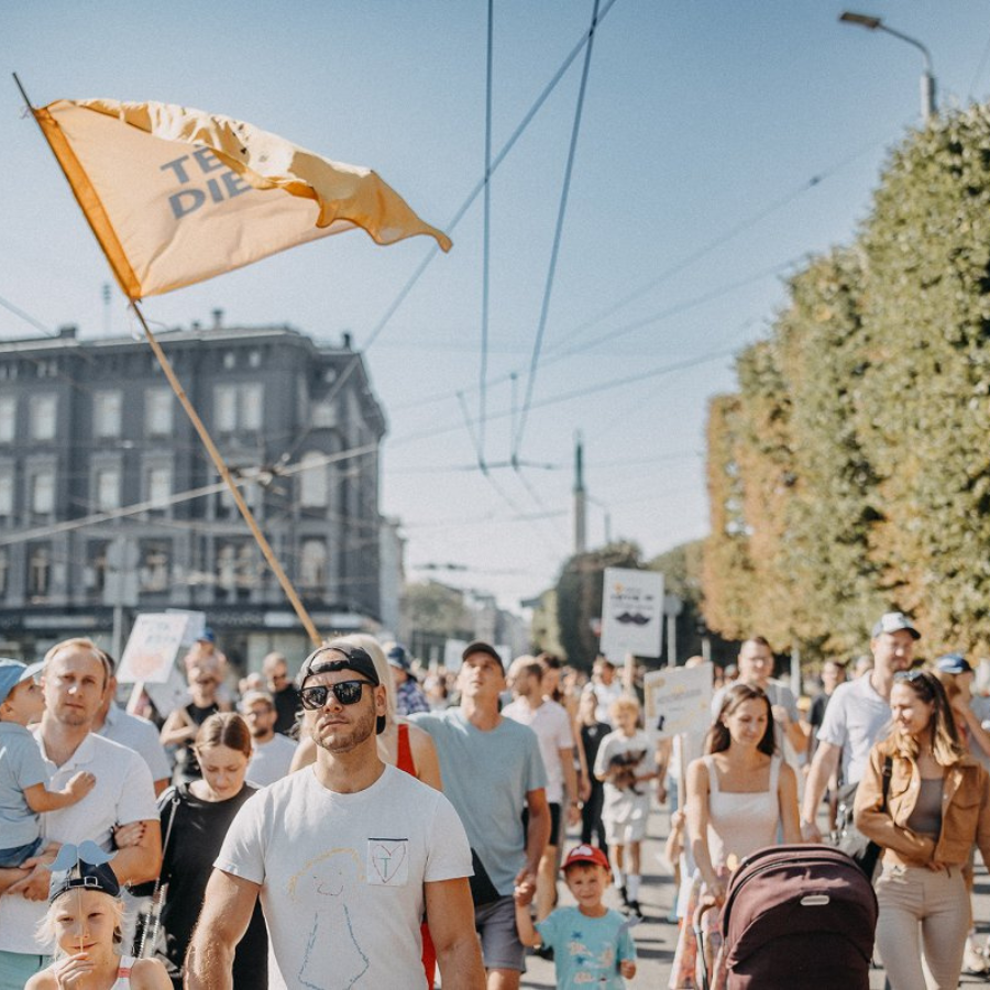 <p>Trīspadsmitais Tēva dienas gājiens un festivāls jau &scaron;o svētdien &ndash; mīļi ielūgti arī topo&scaron;ie tēti</p>