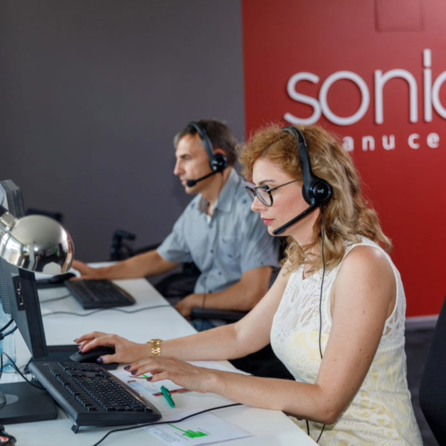 <p>&ldquo;Parunāsim?&rdquo; - ministri ieņem zvanu centra operatoru vietu</p>