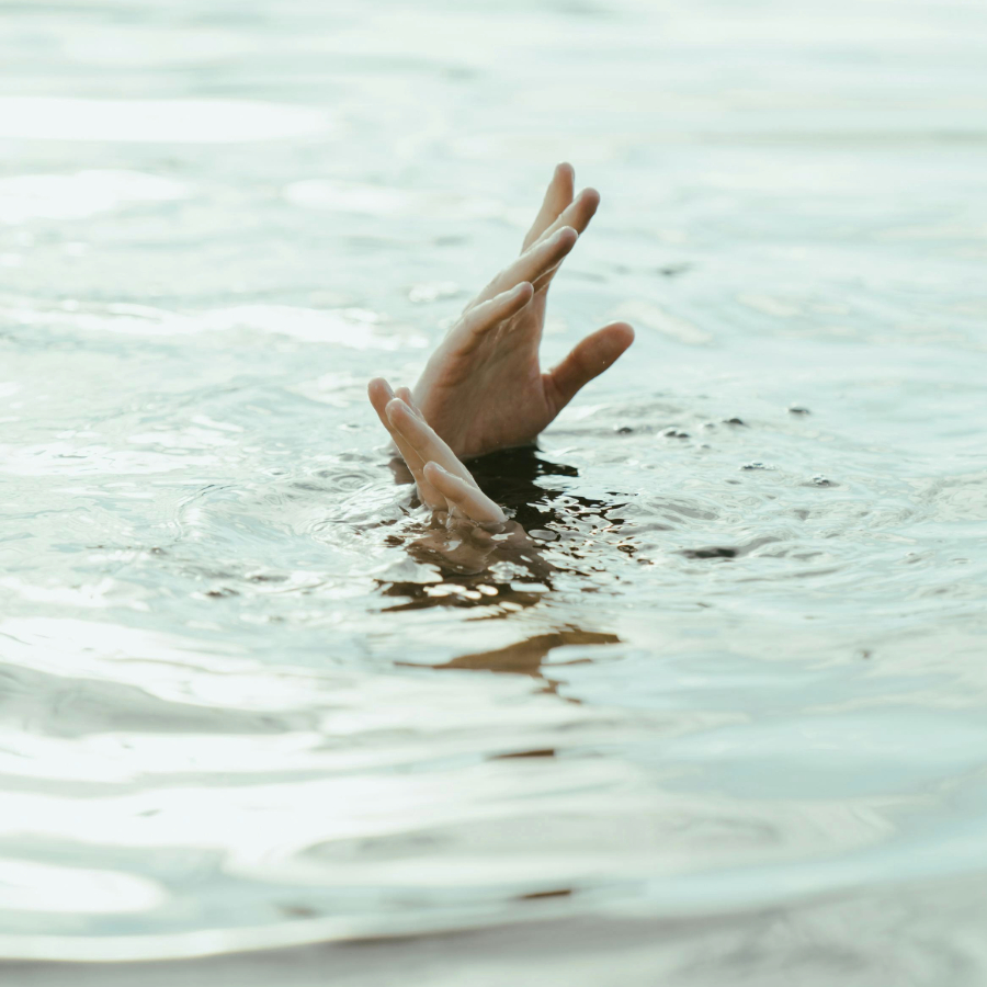 <p>15.maijā sākas oficiālā peldsezona - atceries par dro&scaron;ību pie ūdens</p>