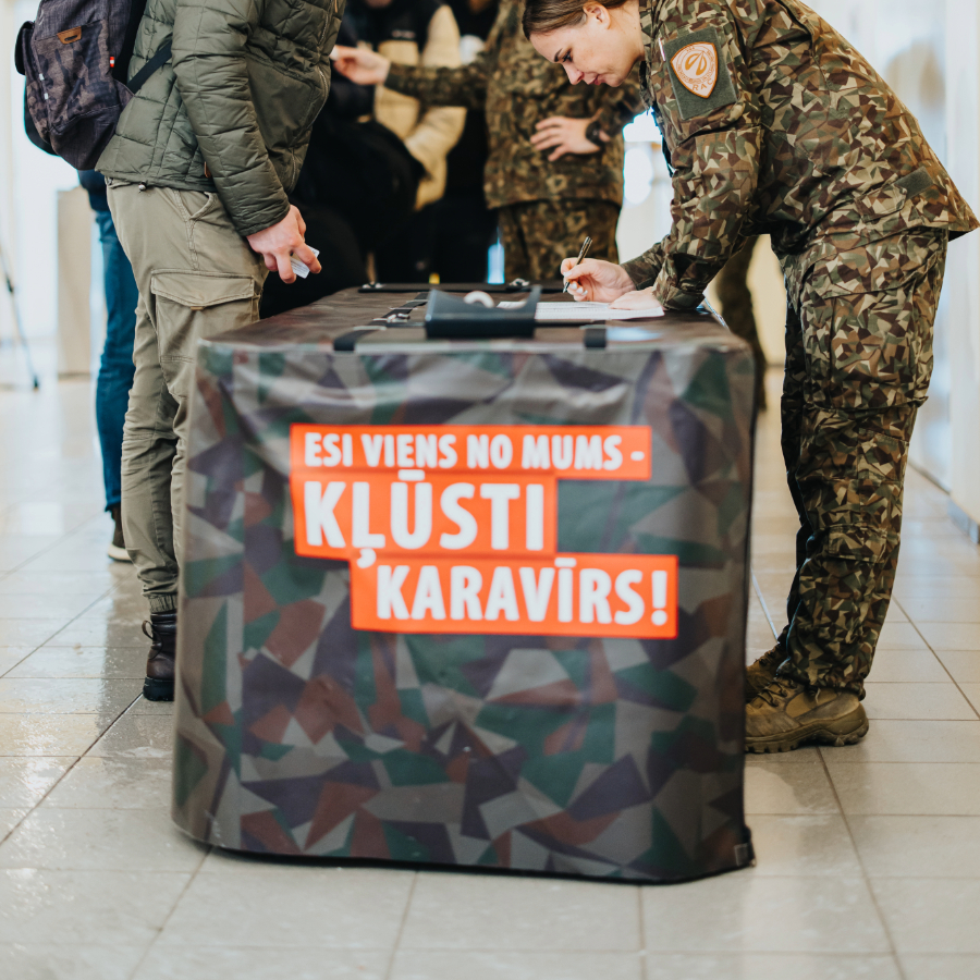 <p>Valsts aizsardzības dienestu sāks vairāk nekā 750 jaunie&scaron;u</p>