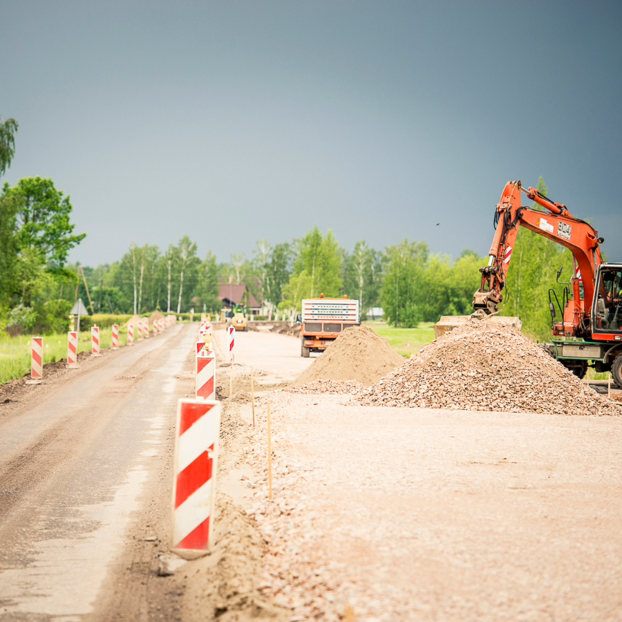 <p>Remonti turpinās 70 valsts autoceļu posmos</p>