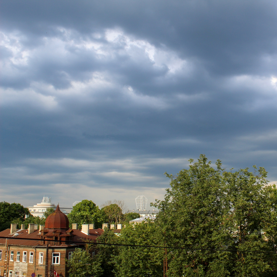 <p>Piektdien daļēji saulains un sauss laiks</p>