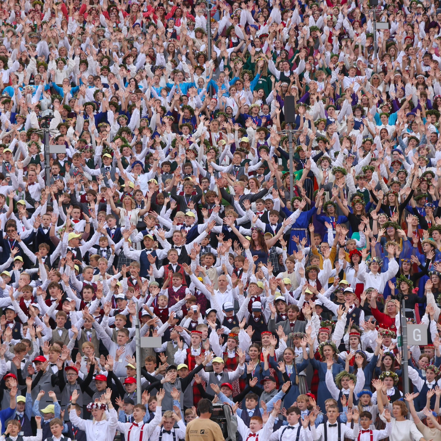 <p>Noslēgu&scaron;ies XIII Latvijas Skolu jaunatnes dziesmu un deju svētki</p>