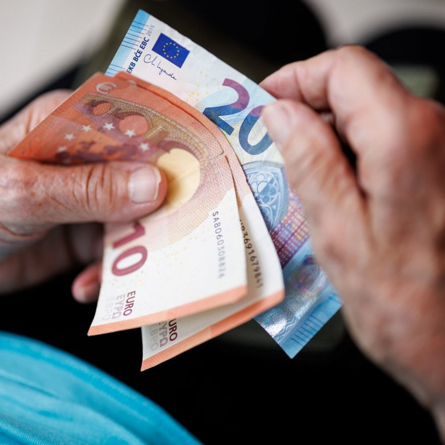 <p>Pilotprojektā pasta nodaļās piedāvās mūža pensijas apdro&scaron;inā&scaron;anu</p>